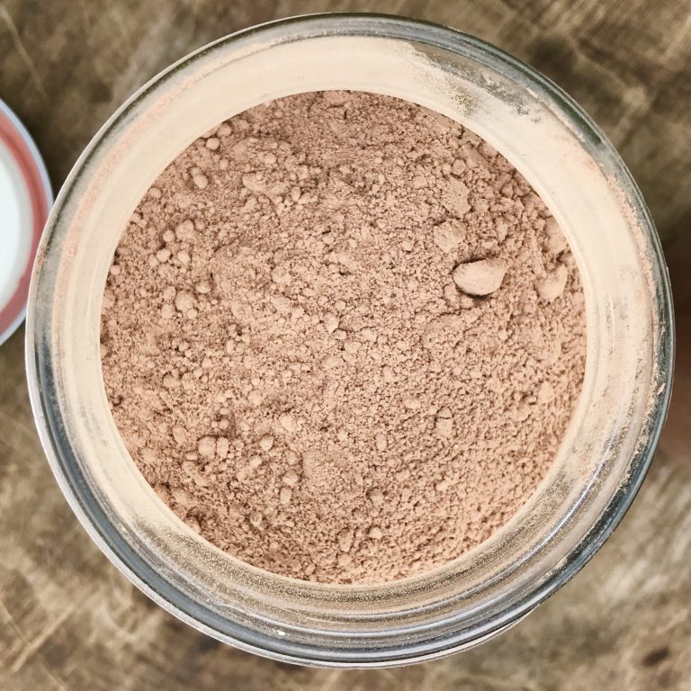 Chocolate-y, creamy, and absolutely delicious, this superfood shake is full of invigorating herbs to help us glow like the superstars.